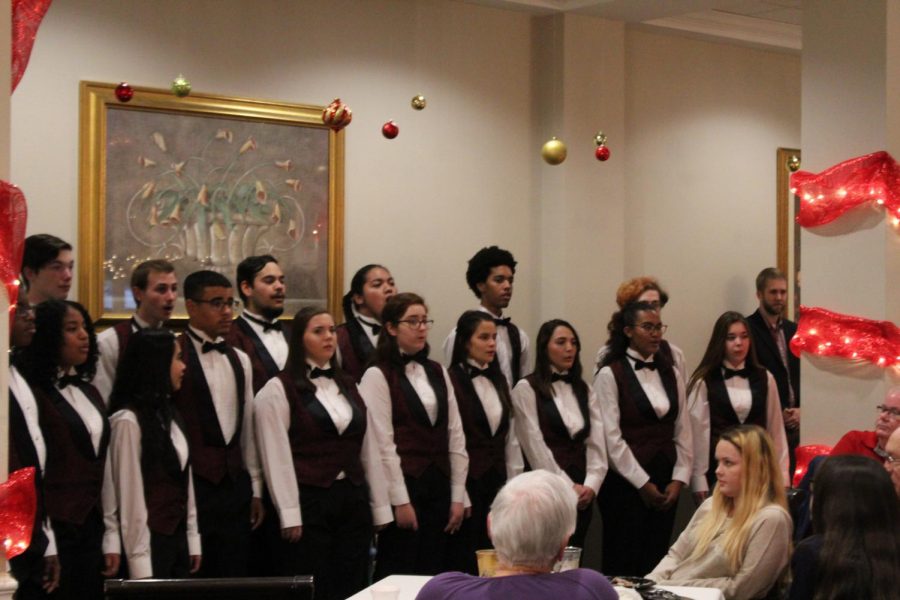 Cantate choir sings at The Gardens