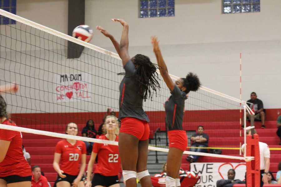 Volleyball falls to Canyon