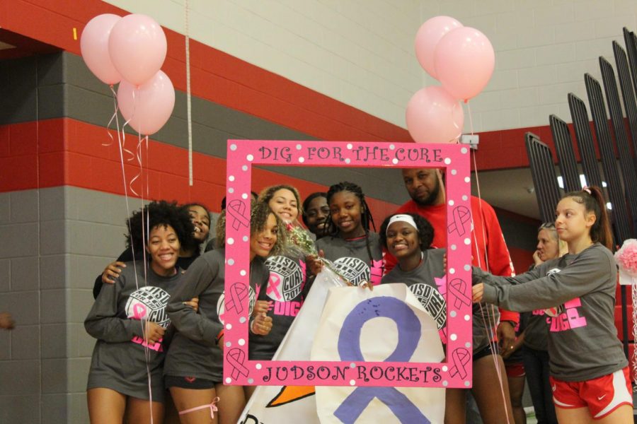 The+Varsity+Volleyball+Rockets+show+their+support+for+finding+a+cure+for+Breast+Cancer+at+their+annual+Dig+for+a+Cure+game.+The+Rockets+fell+to+the+San+Marcos+Rattlers+0-3.