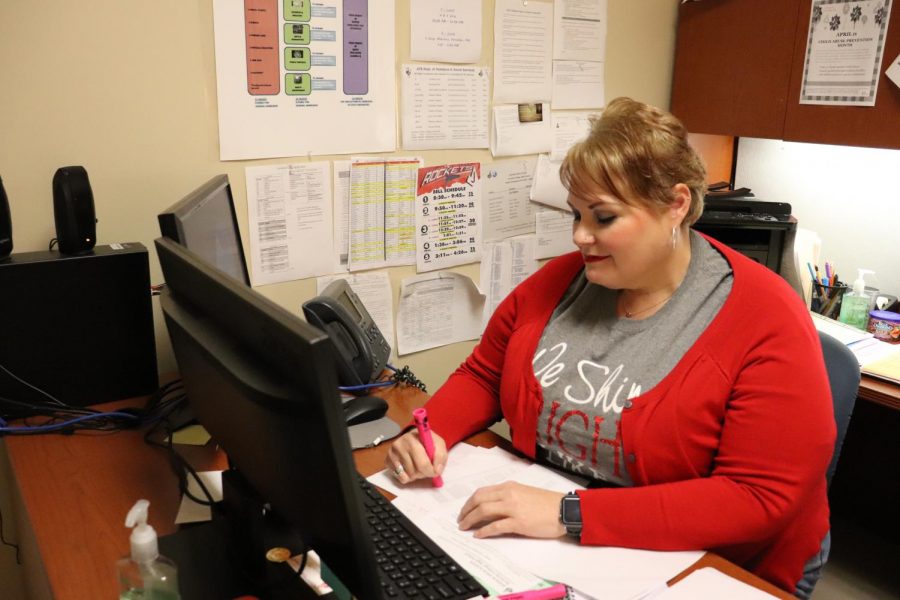 Counselor Leslie McClellan works on students schedules for the next school year. She has been a counselor on campus for seven years.