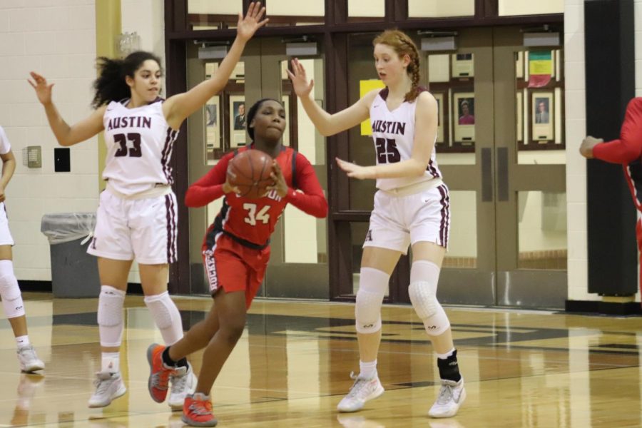 Lady Rockets fend off Austin High, advance to second round
