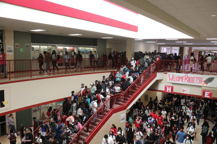 Students transition to their third period in the H and E wing during the first week of school. The campus welcomed nearly 2,700 students on August 16, 2021.