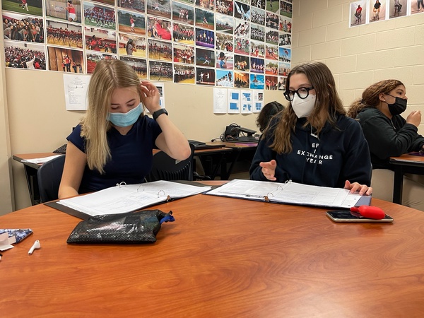 Senior Lenja Bartholomoeus and junior Anita Coquinati work together in their journalism class. Bartholomoeus is from Germany and Coquinati is from Italy.